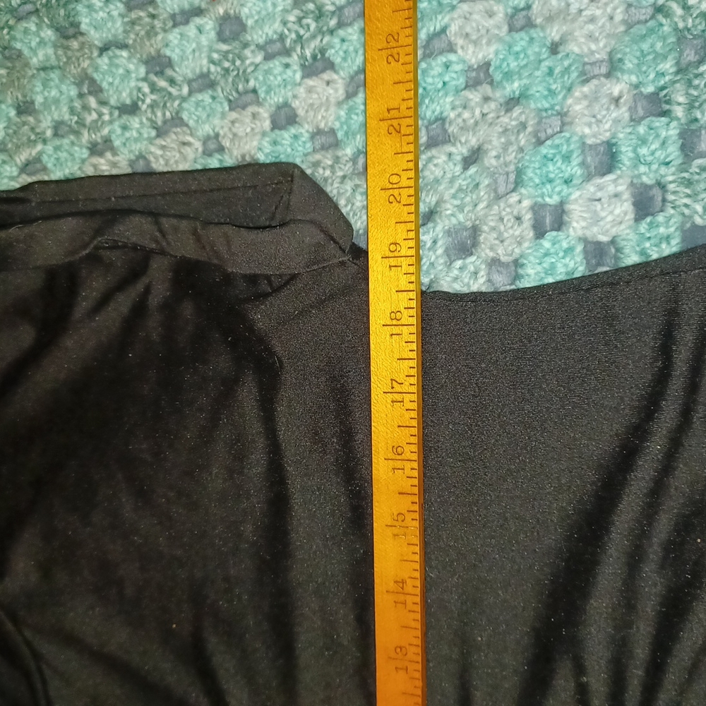 Split back top. ⚫ - Picture 5 of 7